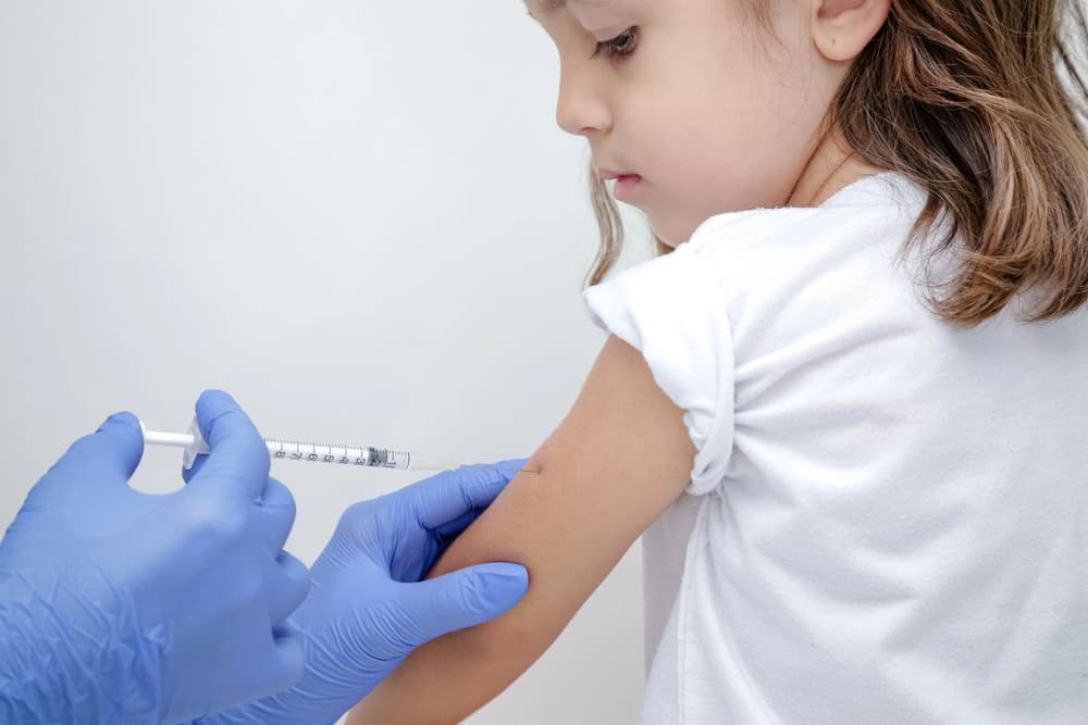 Szczepienie przeciw WZW A dla dzieci – czy jest obowiązkowe? Zalecenia, cena Szczepienie przeciw WZW A dla dzieci – czy jest obowiązkowe? Zalecenia, cena