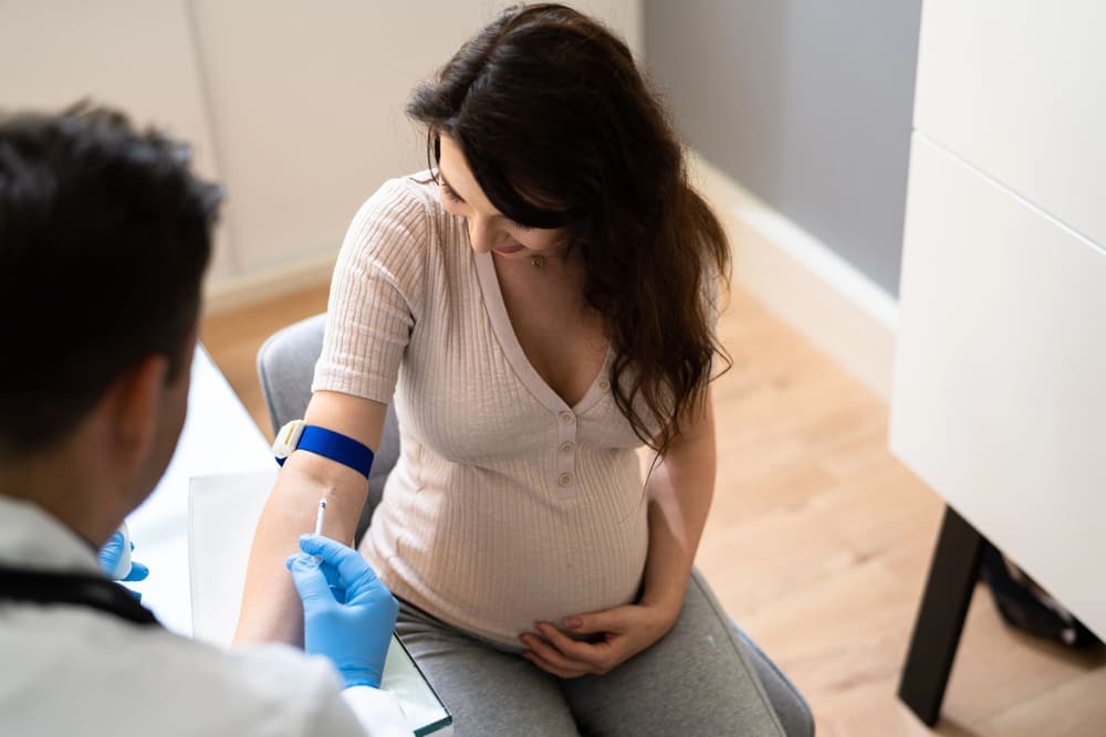 Immunoglobulina w ciąży – po co i kiedy się ją podaje? Immunoglobulina w ciąży – po co i kiedy się ją podaje?