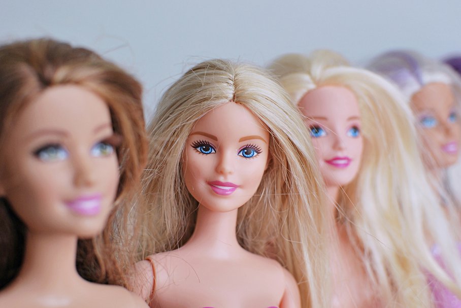 Lalka Barbie – historia, rodzaje, popularność. Czy to dobra lalka dla dziewczynki?