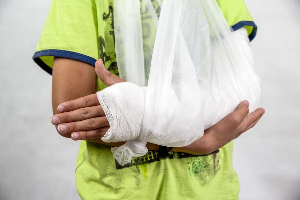 Złamanie zielonej gałązki – co to jest, objawy, leczenie, rehabilitacja, powikłania