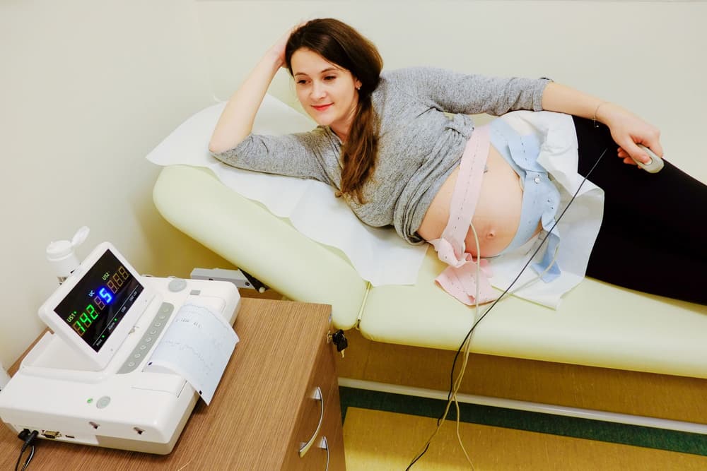 Badanie KTG w ciąży – na czym polega i kiedy się je wykonuje?
