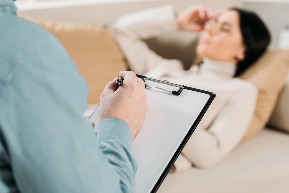 Psychoterapia – czym jest? Kiedy z niej skorzystać? Kim jest psychoterapeuta?
