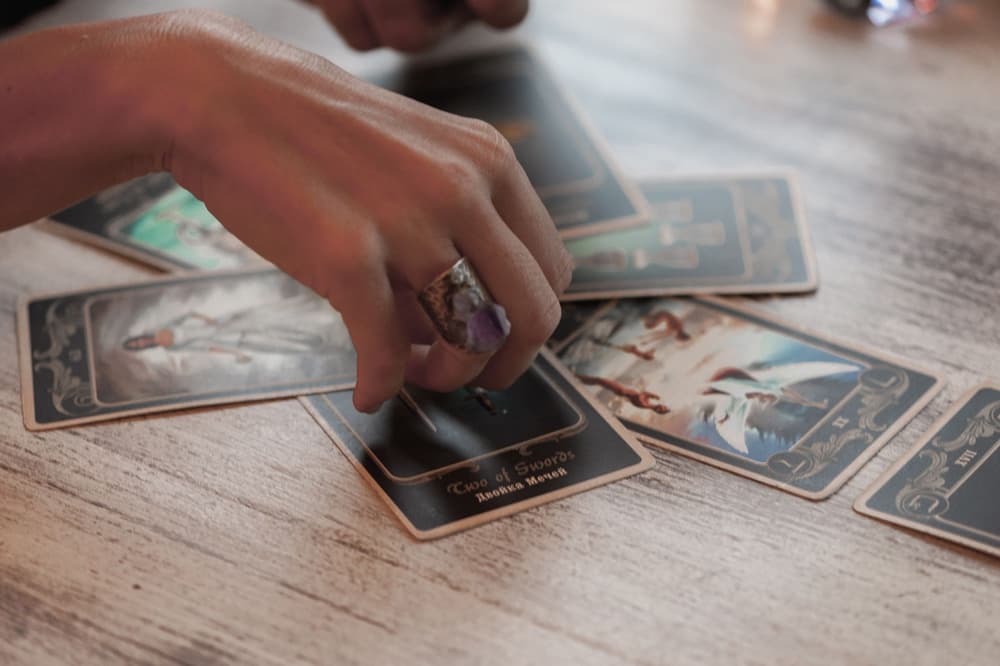 Tarot – czym jest, znaczenie kart, jak układać karty tarota?