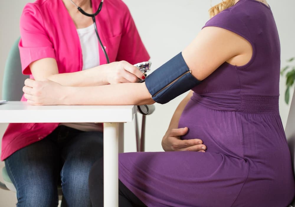 Zespół HELLP w ciąży – co to jest i jakie są przyczyny? Czym grozi i jak go uniknąć?  Zespół HELLP w ciąży – co to jest i jakie są przyczyny? Czym grozi i jak go uniknąć?